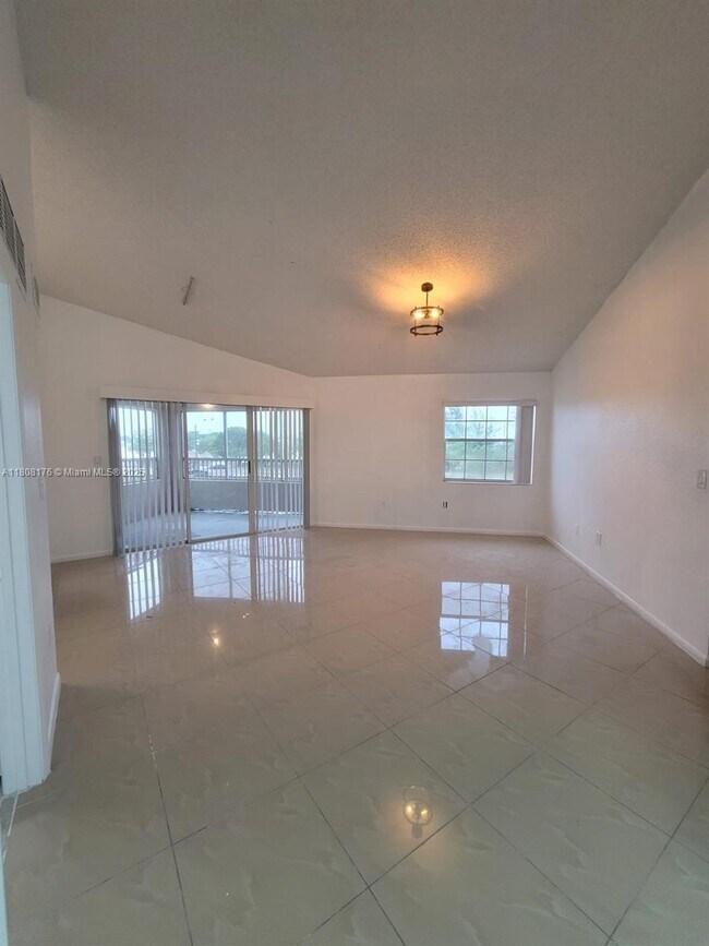 Photo - 2881 N Oakland Forest Dr Unit 309