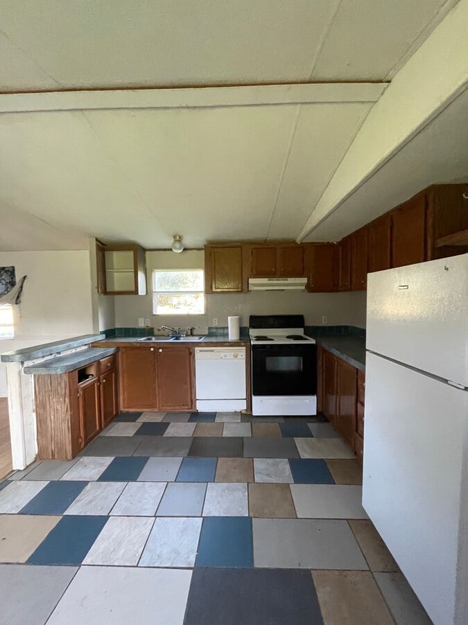 Photo - 310 Mathis Rd