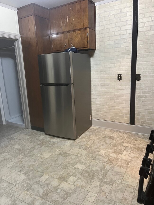 kitchen 2 - 35 S Rosanna St