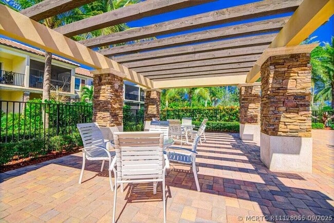 Photo - 151 Sword Fern Pl