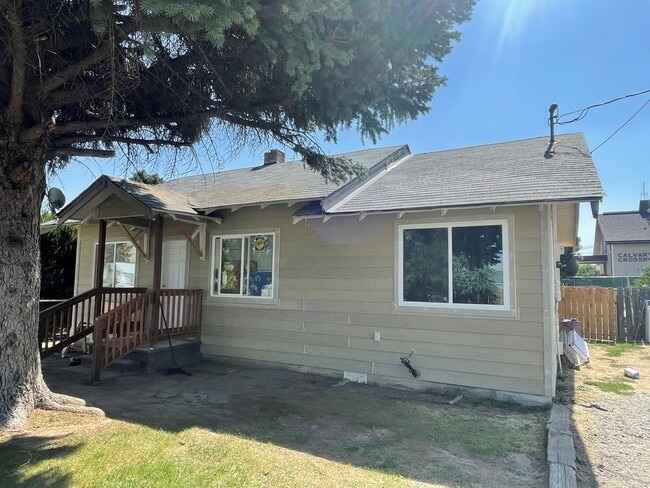 Building Photo - Now renting 3 bedroom House