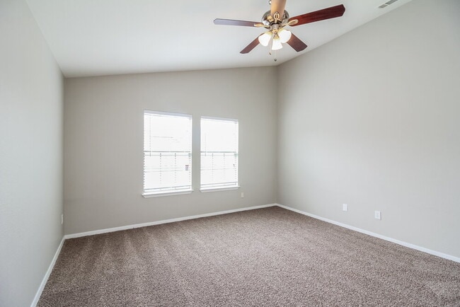 Photo - 926 Hannah Way