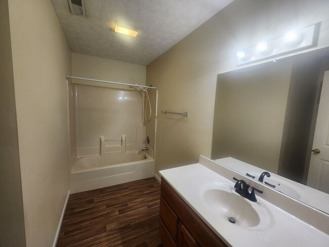 Photo - 1601 Ohio St Unit Apt B (M-038)