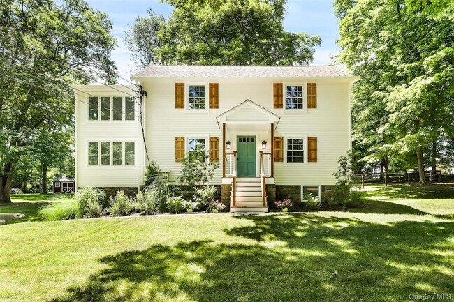 Building Photo - 4 Quaker Rd Unit A