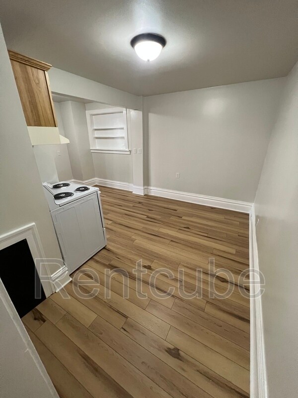 Photo - 247 W 11th St Unit Apt 7