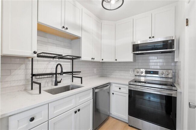 Building Photo - 757 Houston Mill Rd NE Unit 5