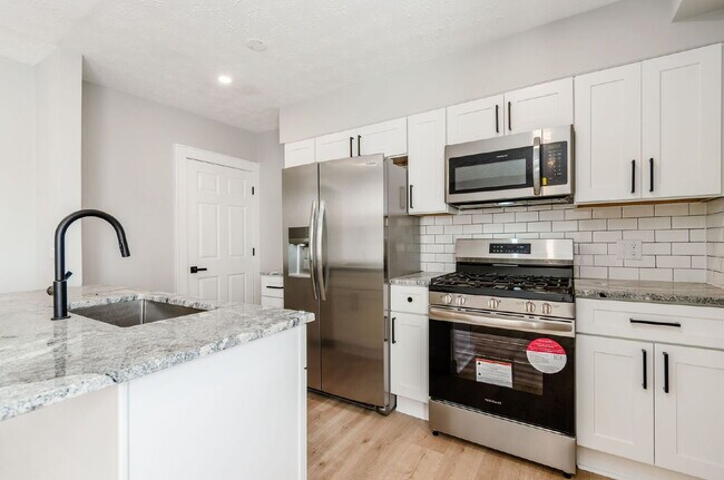 Photo - 2 Bedroom - Beautifully renovated, modern townhome close to downtown Columbus! Unit Apt 8