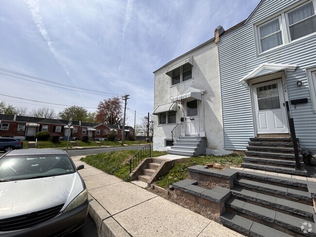 Building Photo - 702 Shaw Ave Rental