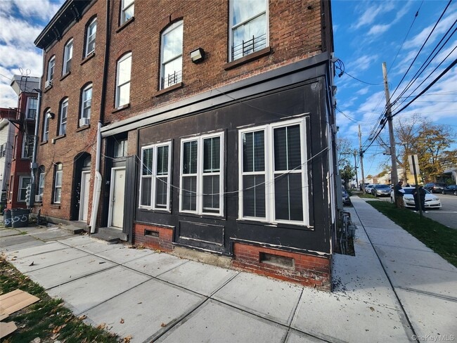 Building Photo - 57 Carpenter Ave