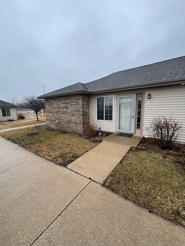 Building Photo - 100 Lakeview Ct