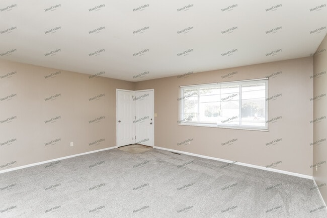 Photo - 2494 W Kemper Rd