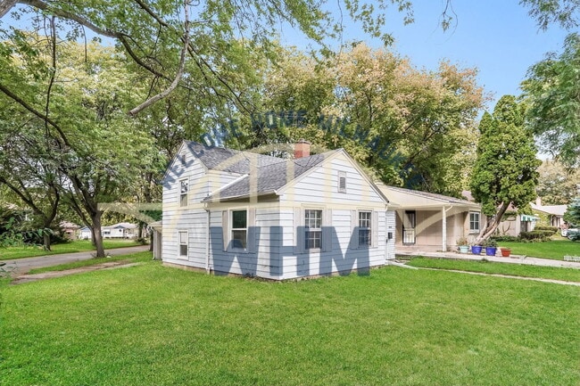 Building Photo - 4255 N Sercombe Rd