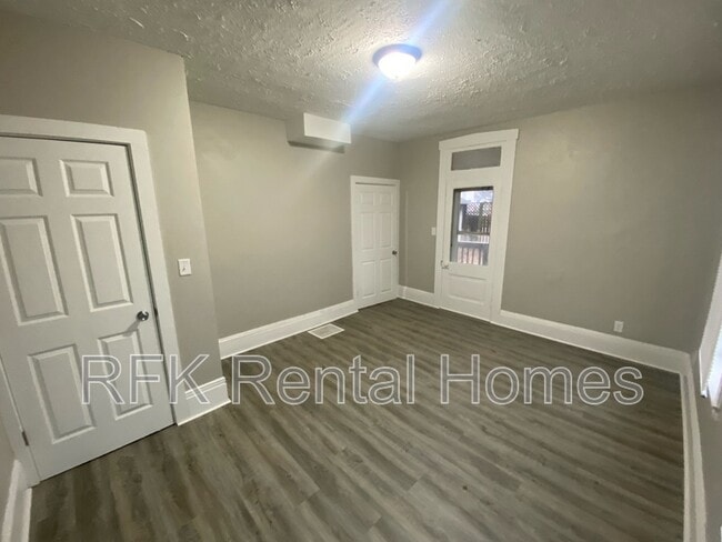 Photo - 108 N 6th St