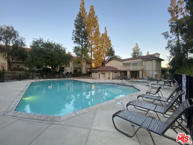 Building Photo - 675 Oak Run Trail Unit TL301