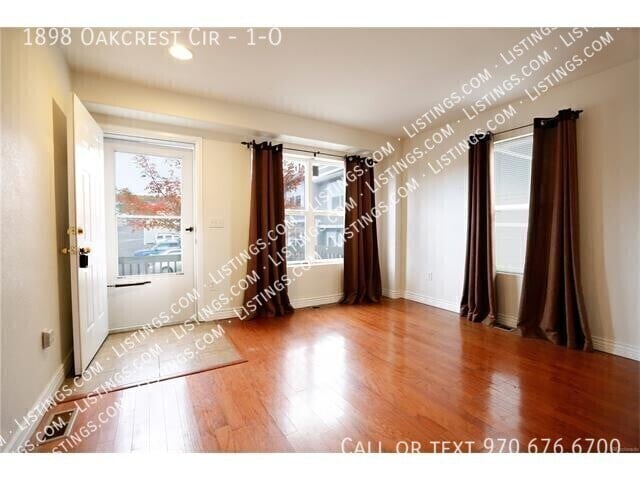 Photo - 1898 Oakcrest Cir