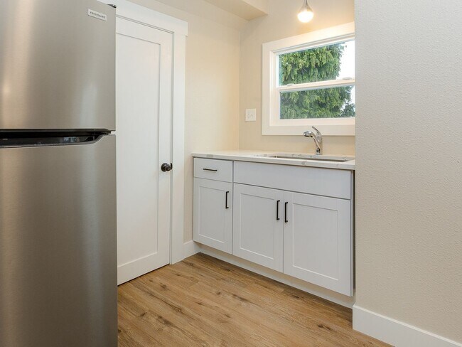 Photo - 4215 N Colonial Ave Unit Upper