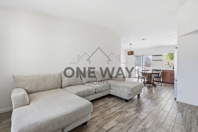 Photo - 1329 E Cholla St