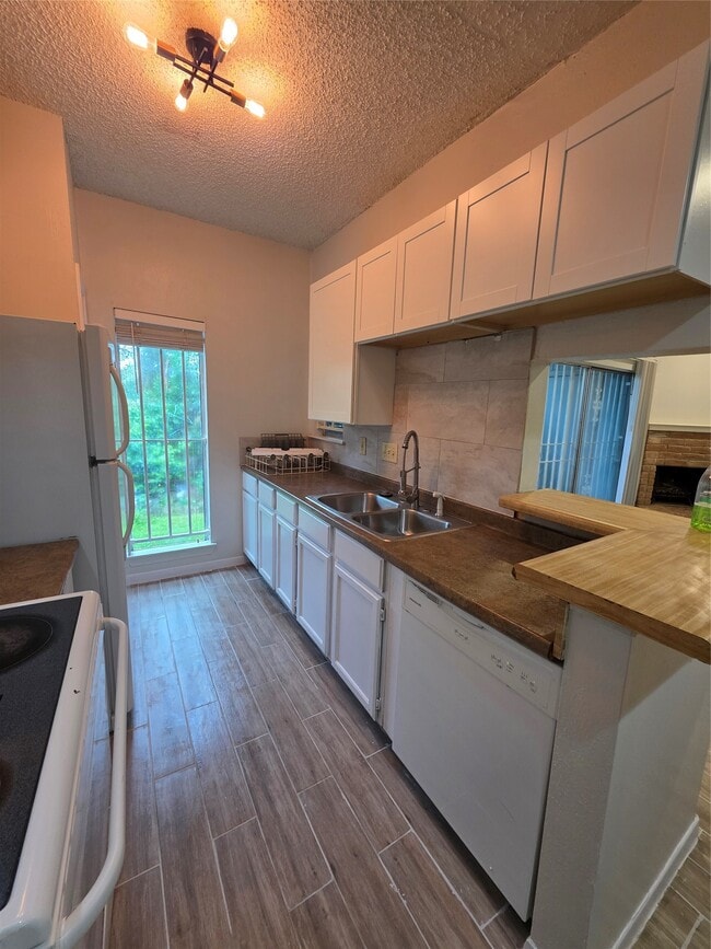 Building Photo - 8334 Jorine Dr Unit 8733