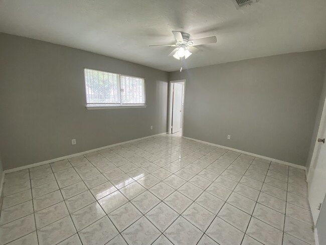 Photo - 12730 Labelle Ln