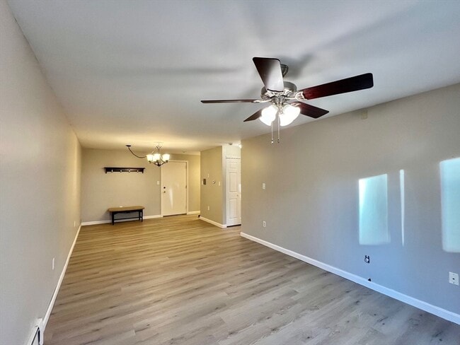 Photo - 20 Kenmar Dr Unidad 172