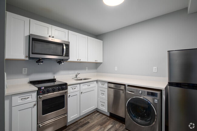 Studio, 1BA - 349SF - Kitchen