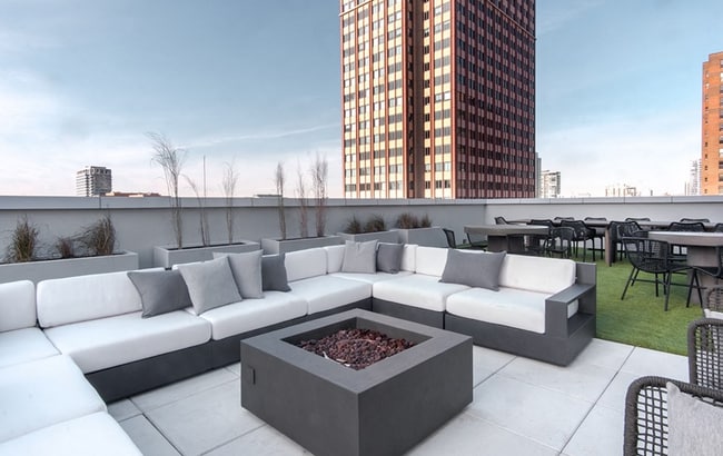 Photo - 102 W Chicago Ave