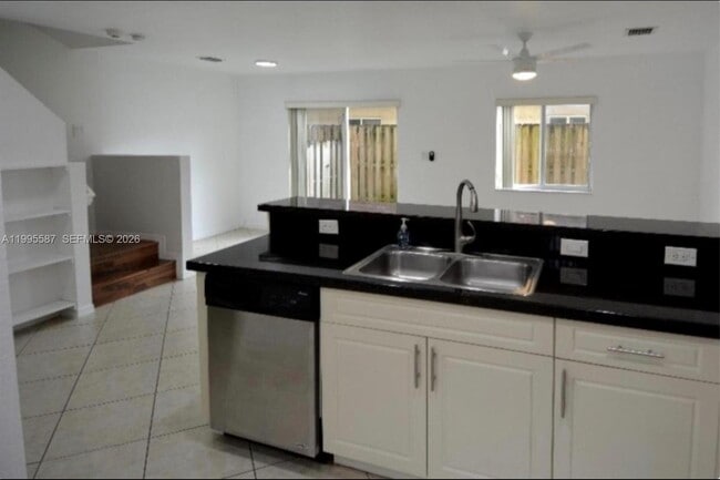 Photo - 324 NE 3rd St