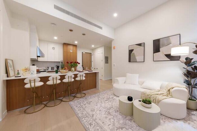 Photo - 35-32 Leavitt St