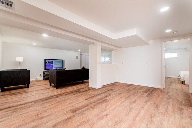 Building Photo - 222 Brower Ln