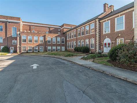 Building Photo - 140 E Glenwood Ave Unit 211