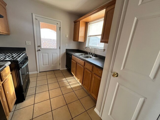 Photo - PRICED TO RENT QUICKLY !!