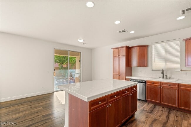 Photo - 6247 Sugartree Ave