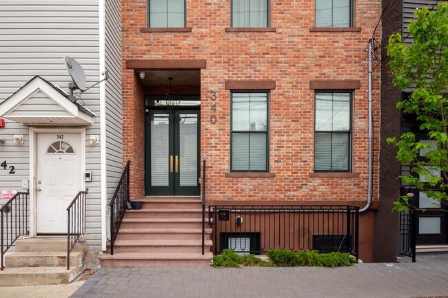 Building Photo - 340 Randolph Ave