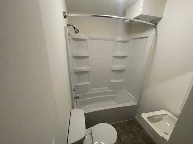 Photo - Updated 1 Bedroom Home - Washer-Dryer Included!