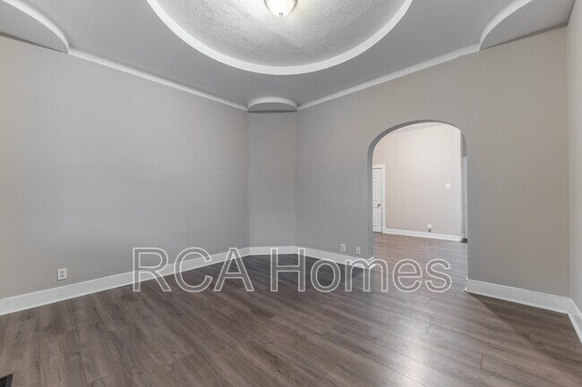 Photo - 704 Sanders St