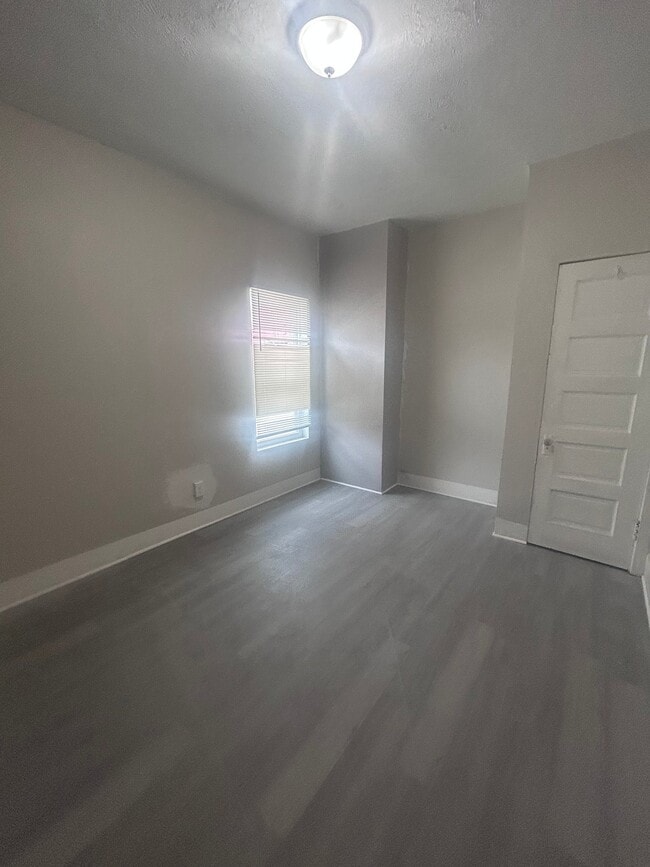 Photo - 2163 E 84th St Unidad 2