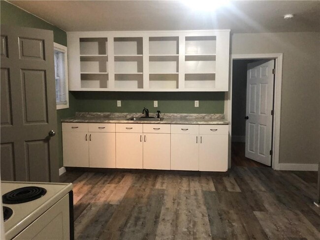 Photo - 692 East Ave