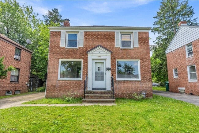 Photo - 18400 Waterbury Ave Casa