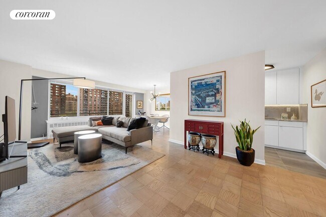 Photo - 400 Central Prk W