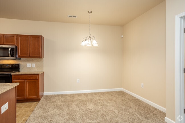 2BR, 2BA - 1,100SF - Dining Area - The Cliffs at Waterford