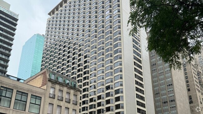 Building Photo - 535 N Michigan Ave Unit 1811 Rental