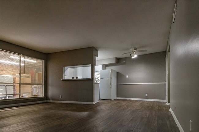 Building Photo - 1305 Memorial Dr Unit 32 Rental
