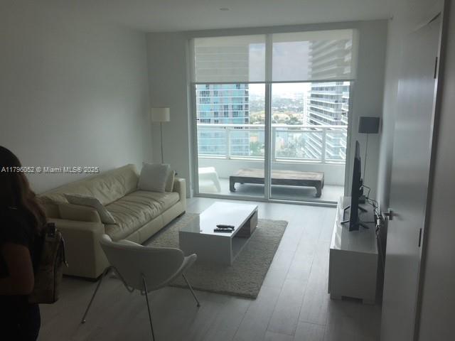 Photo - 1080 Brickell Ave Unidad 2707 Rental