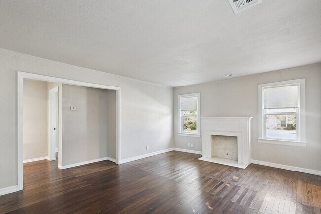 Photo - Location, Light & Lifestyle! 3-Bedroom Tul...