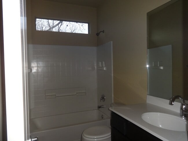 Photo - 1103 Martin Luther King Dr Unidad # 2