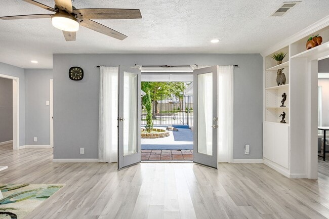 Photo - 7606 Richmond Ave.