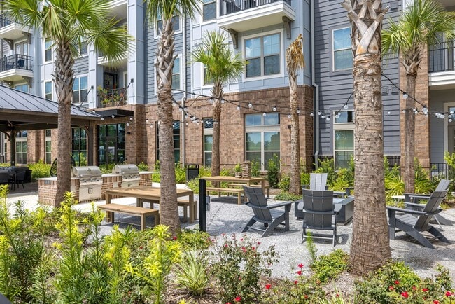 Building Photo - EmmaJames