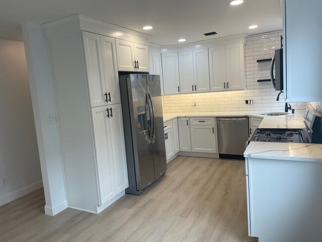 Building Photo - 122 Harrison Ave Unit #2