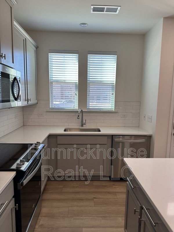 Photo - 1027 S Point Rd