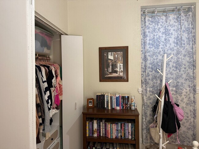 Photo - 1436 N Maplewood Ave Unit G